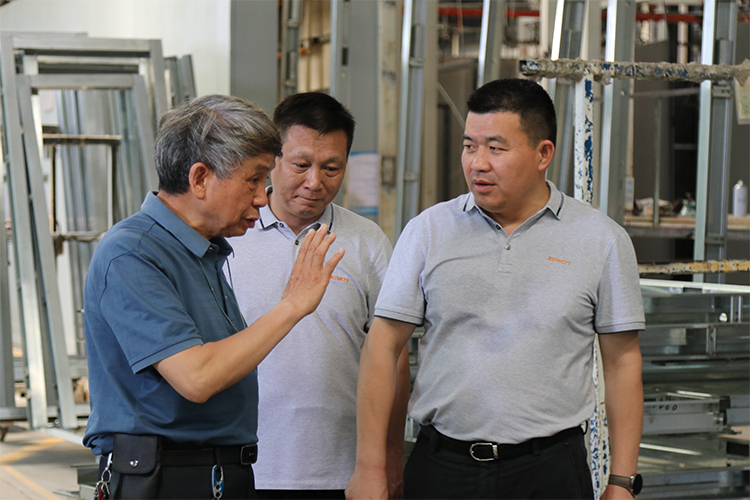 中沃门业力邀业界顶尖专家把脉涂装工艺 提升产品质量冲刺行业新高度